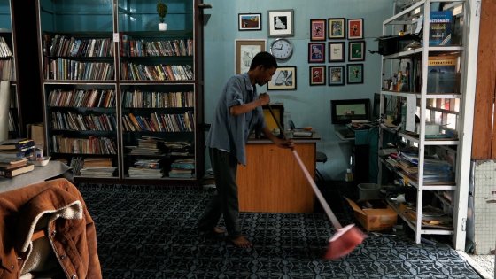 The Singing Bookman